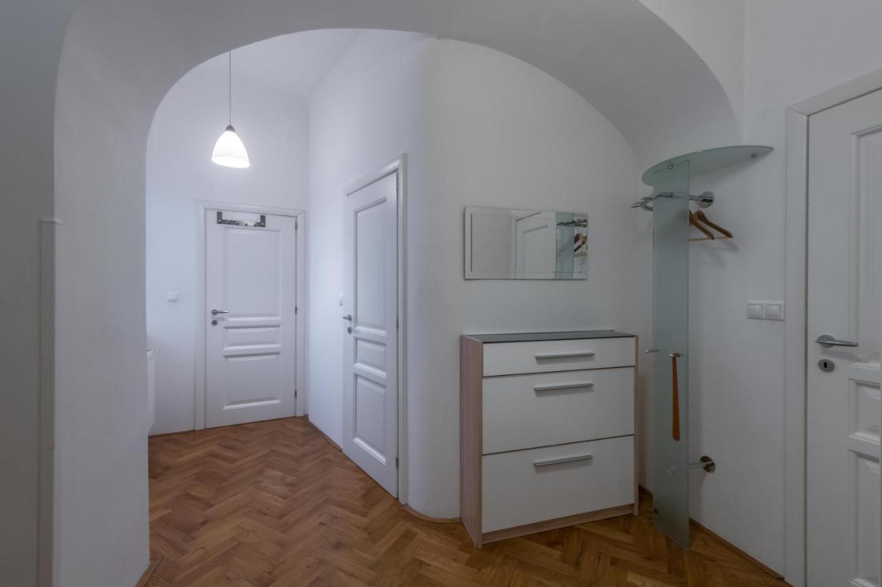 Apartman Carolinum Prága Kültér fotó
